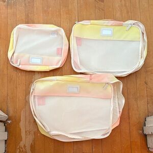 Set of Mesh Packing Cubes in Pastel Shades
